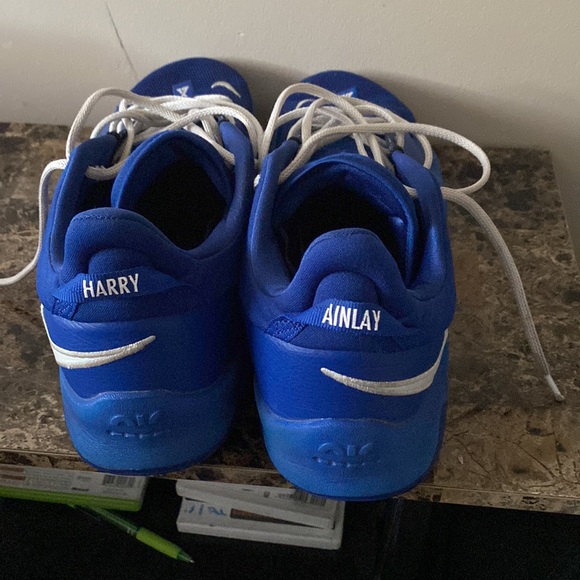 Outstandingly comfort. They give 2 inches off the ground. Laces up easy - Picture 3 of 7